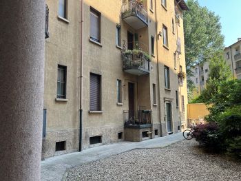 MONOLOCALE CON CUCINOTTO BAGNO E BALCONE