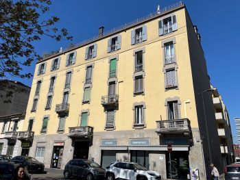 DUE LOCALI CON TERRAZZO SOVRASTANTE